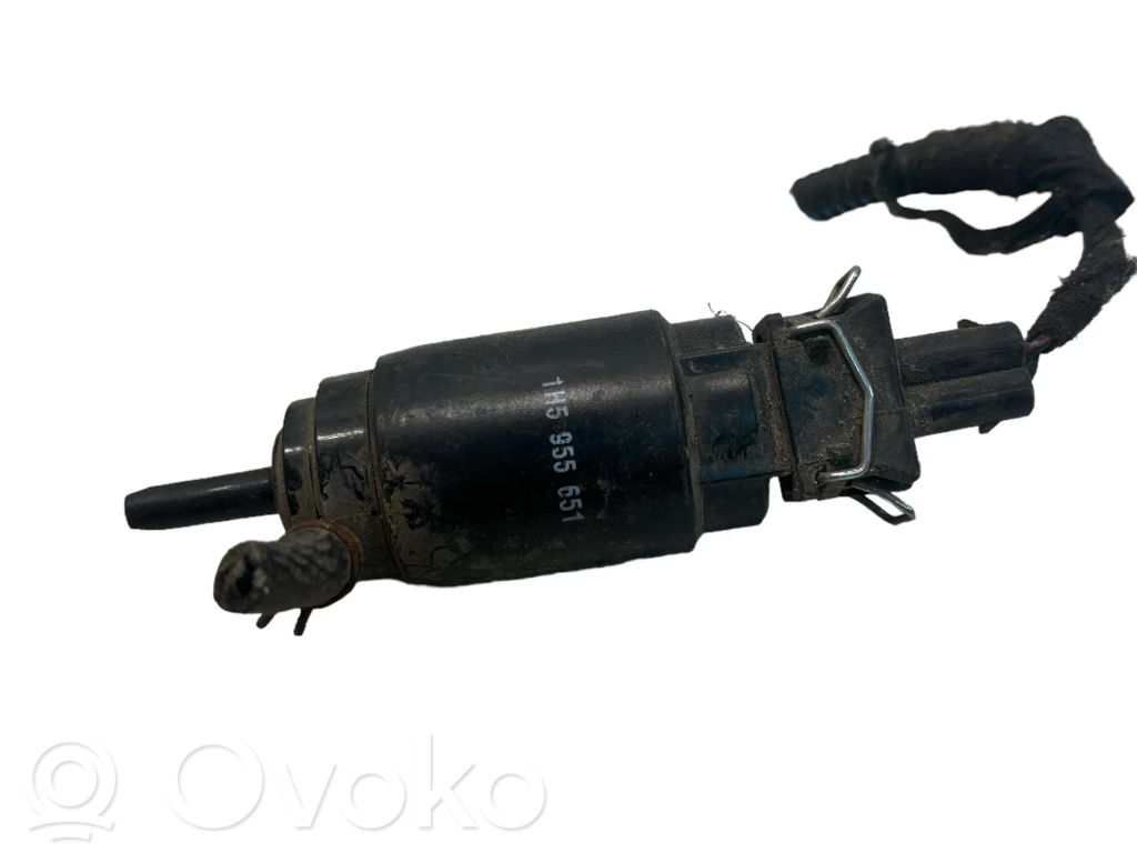 Volkswagen PASSAT B3 Windscreen/windshield washer pump 