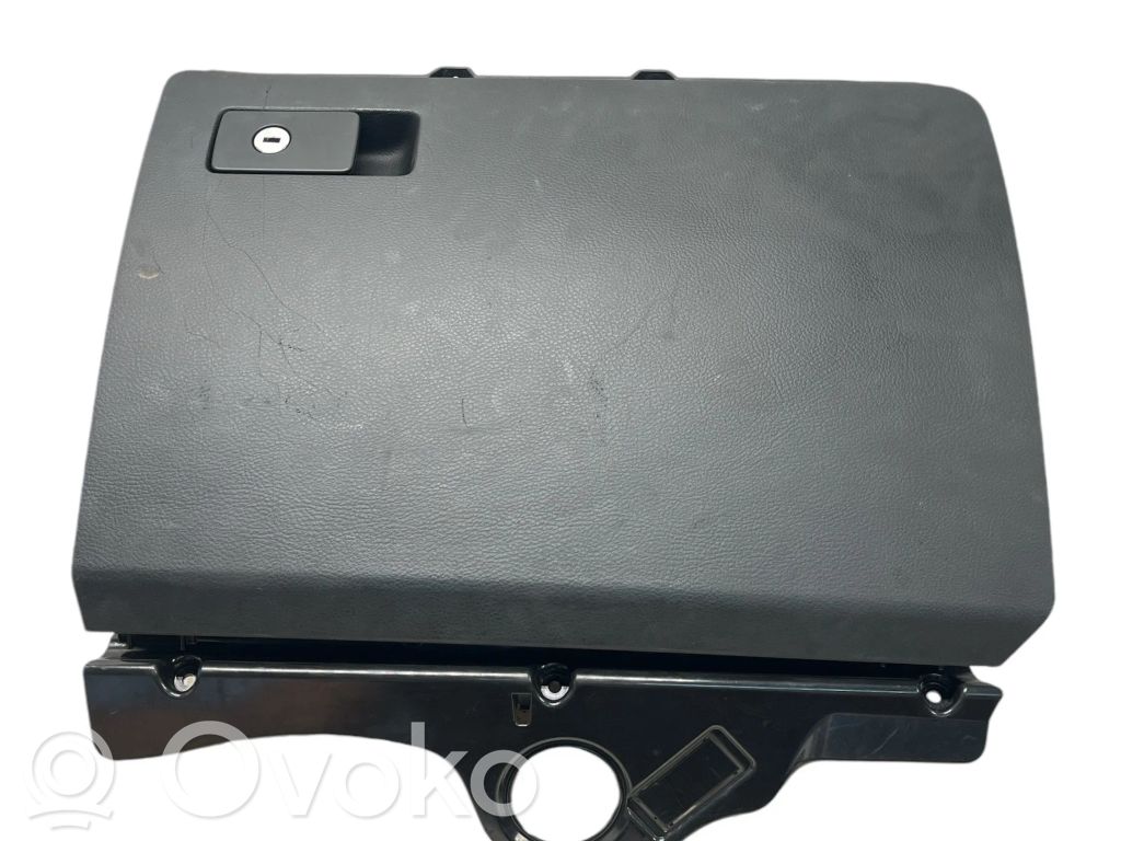 Volkswagen PASSAT B7 Schowek deski rozdzielczej / Komplet 