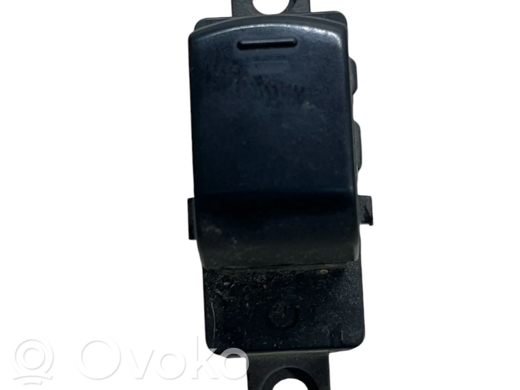 Electric window control switch   25411EA00A,3386