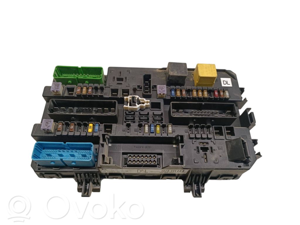 Opel Astra H Fuse module 