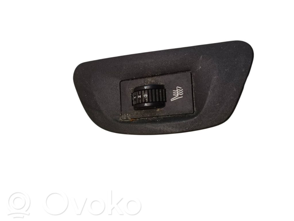 Peugeot 407 Seat heating switch 