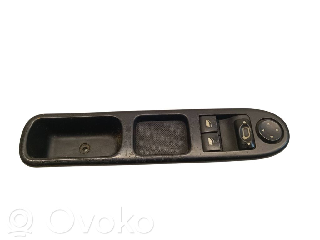 Peugeot 307 Electric window control switch 
