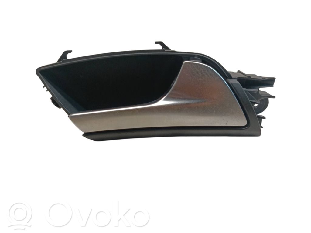 Manecilla interna puerta delantera   8T0837020A