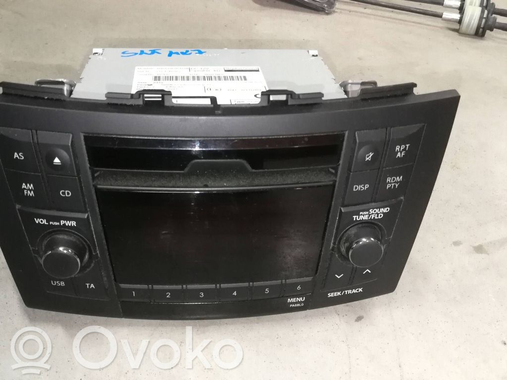 Suzuki Swift II Panel / Radioodtwarzacz CD/DVD/GPS 