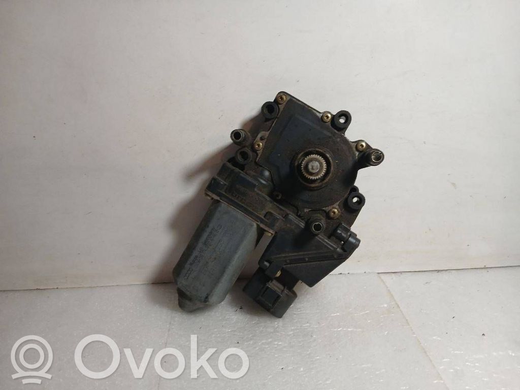 Audi A4 S4 B5 8D Silnik regulatora szyby drzwi przednich 
