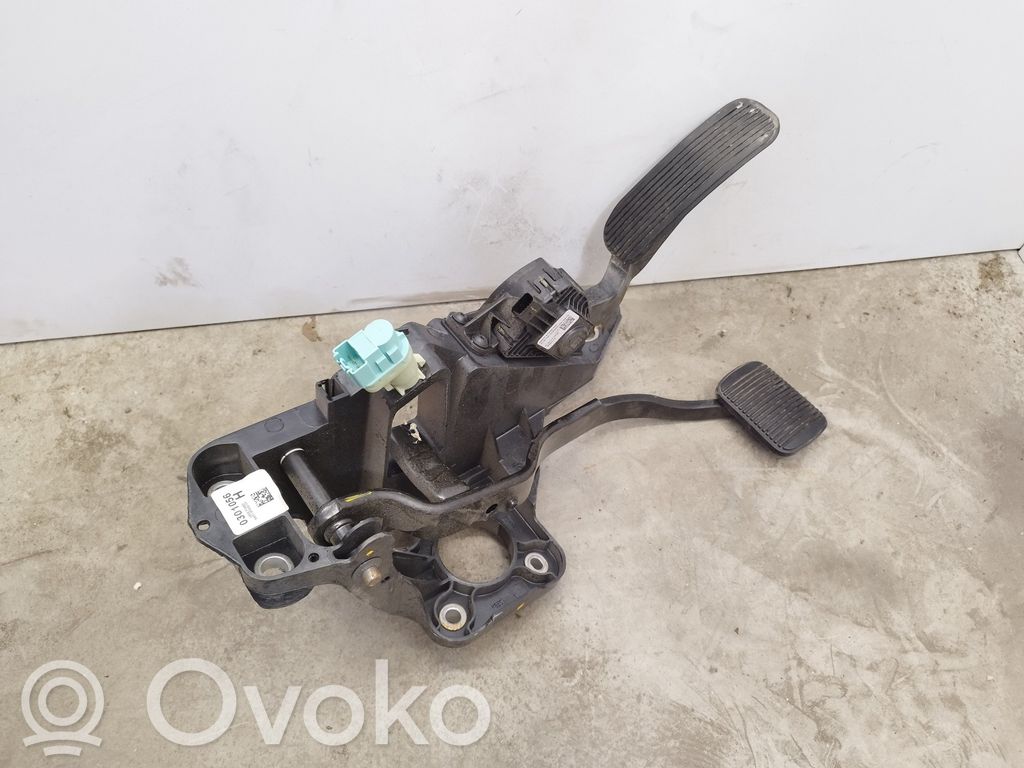 Ford Explorer V Pedāļu montāža 