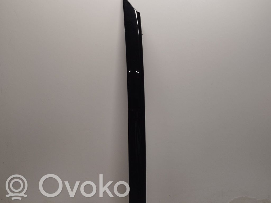 Ford Explorer VI Windshield trim 