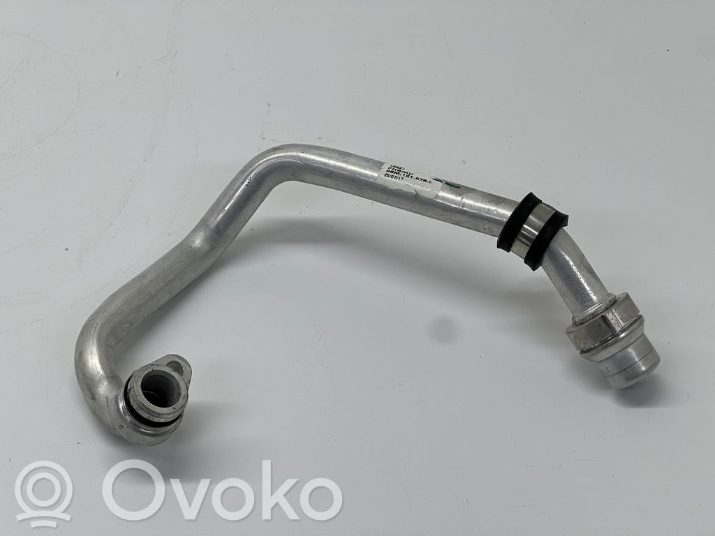 Audi A4 S4 B9 8W Engine coolant pipe/hose 