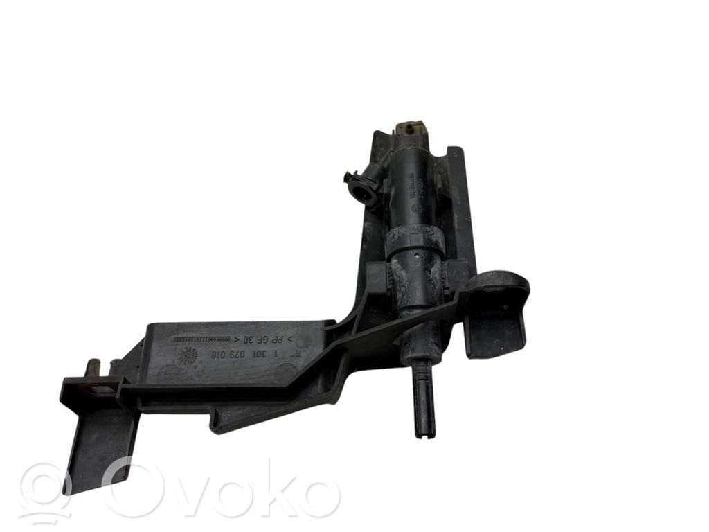 BMW 3 E46 Headlight/headlamp mounting bracket 