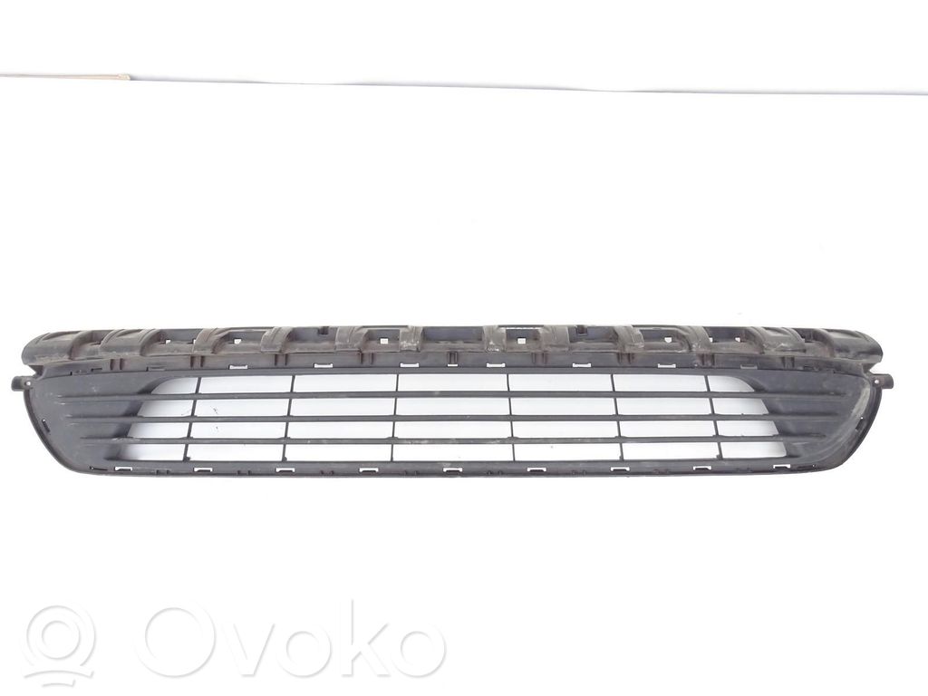 Opel Vivaro Atrapa chłodnicy / Grill 