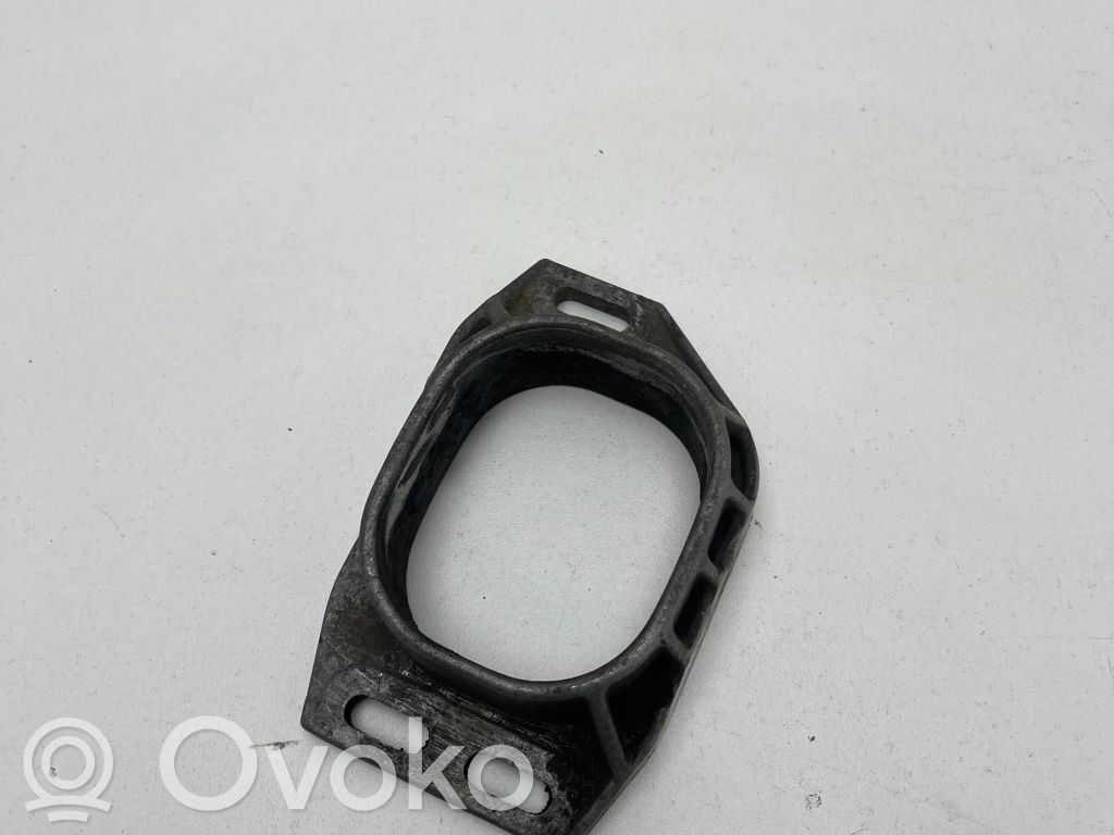 Audi A4 S4 B5 8D Engine mounting bracket 