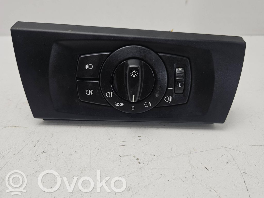 Light switch   6938702