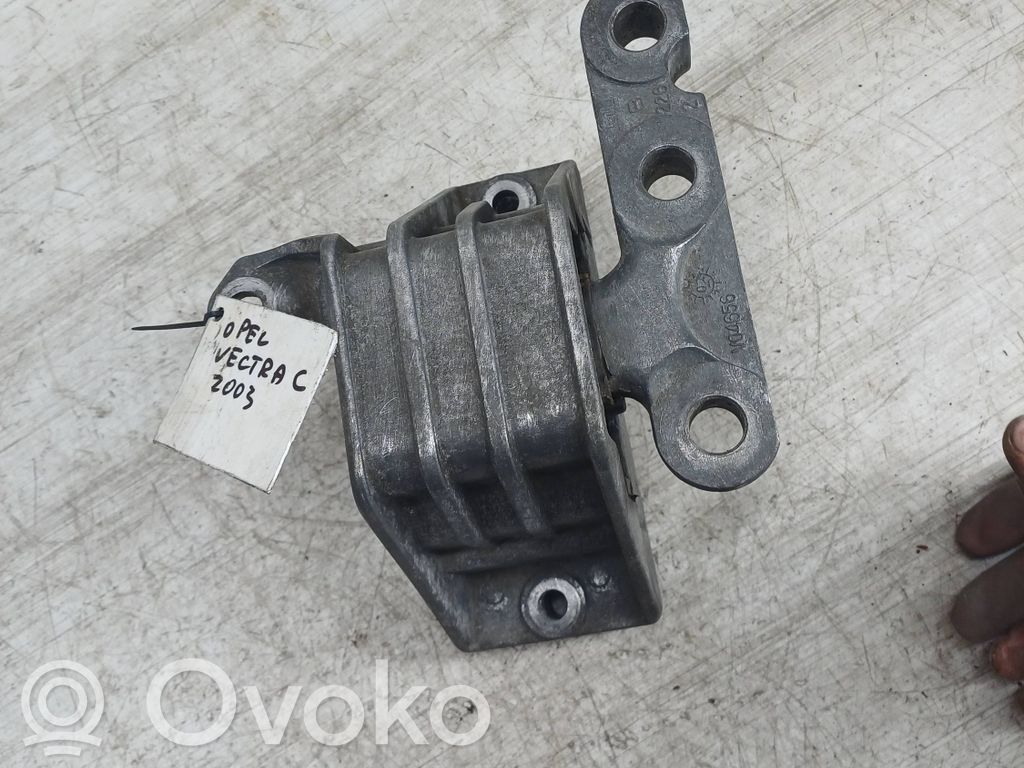 Opel Vectra C Engine mount bracket 