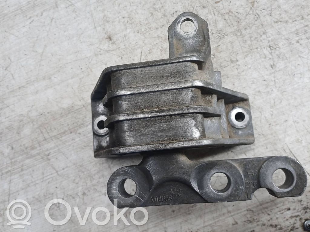 Opel Vectra C Engine mount bracket 