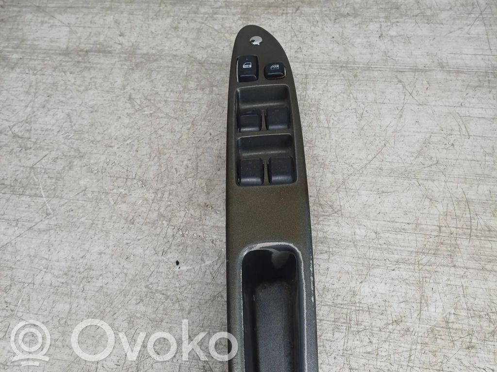 Toyota Avensis Verso Electric window control switch 