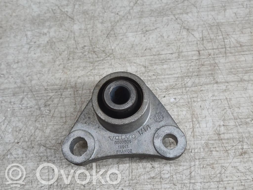 Volvo S80 Engine mount bracket 