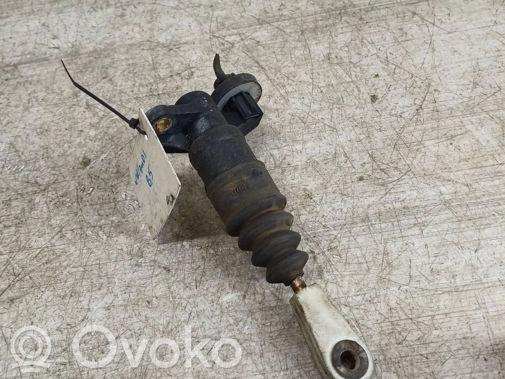 Volkswagen PASSAT B5 Kytkimen pääsylinteri 