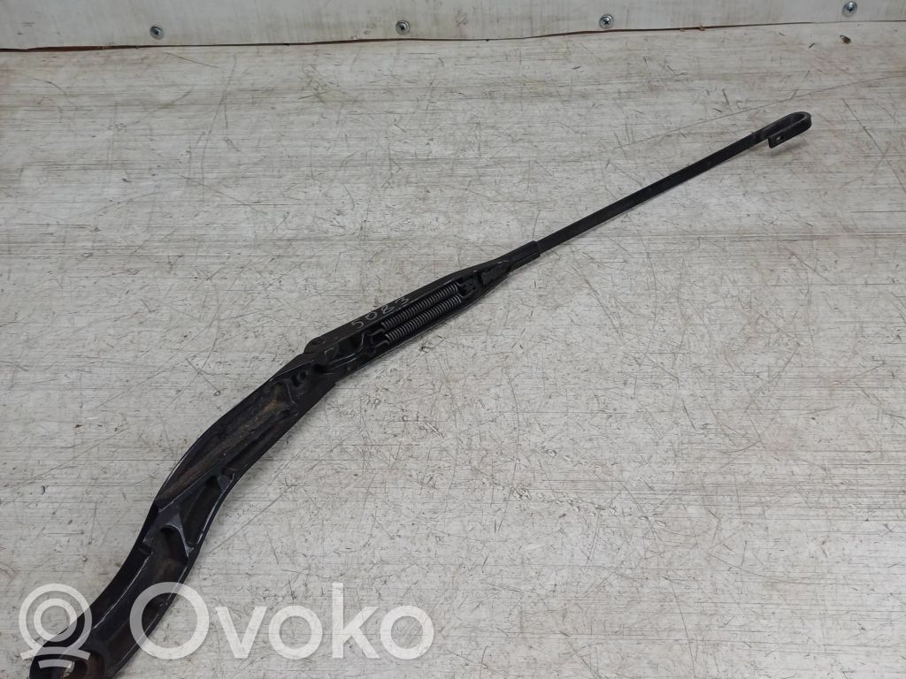 Audi A8 S8 D2 4D Front wiper blade arm 