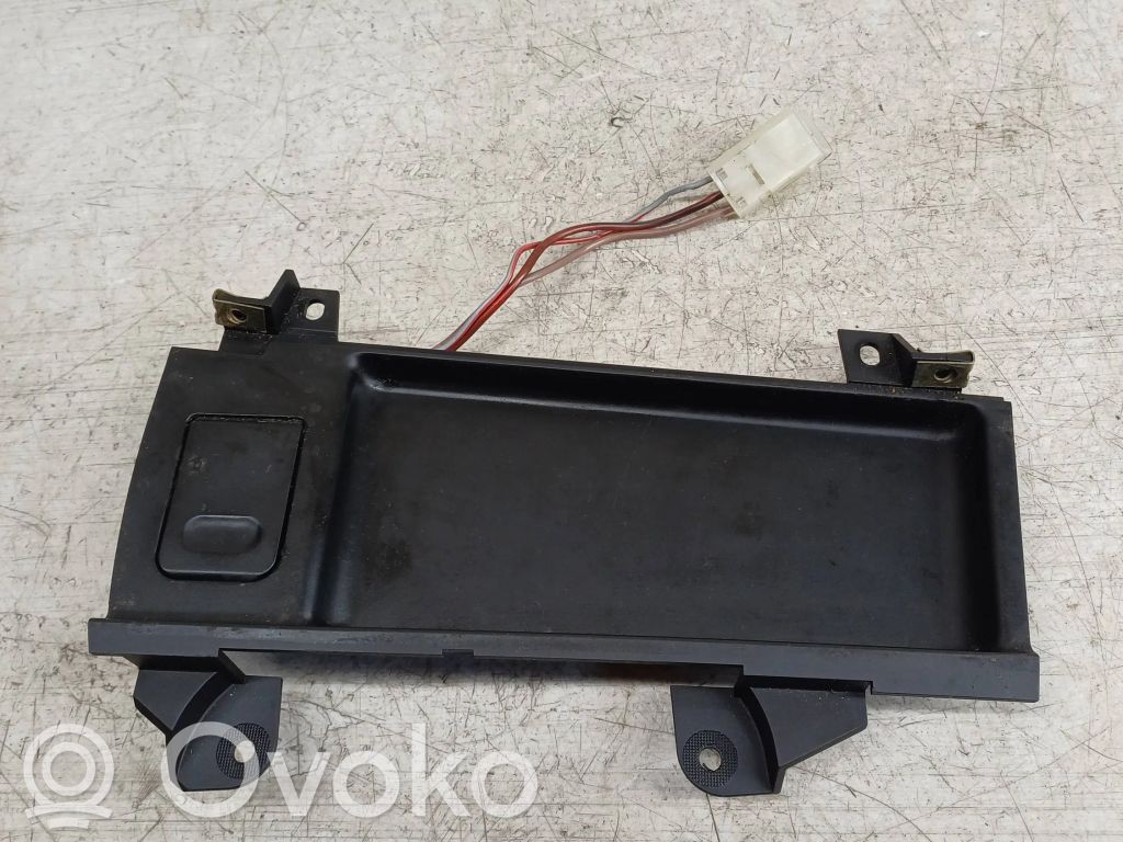 BMW 5 E39 Cigarette lighter front 