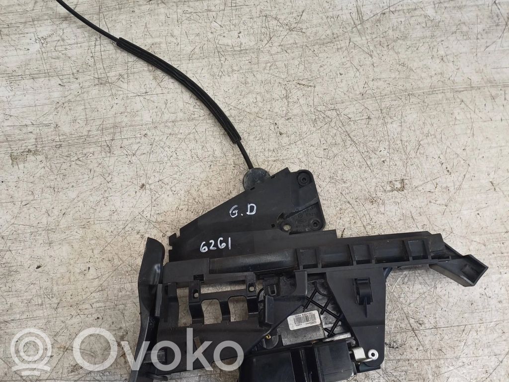 Zamek drzwi tylnych   3M5AR26412BN,NB7M79Z8