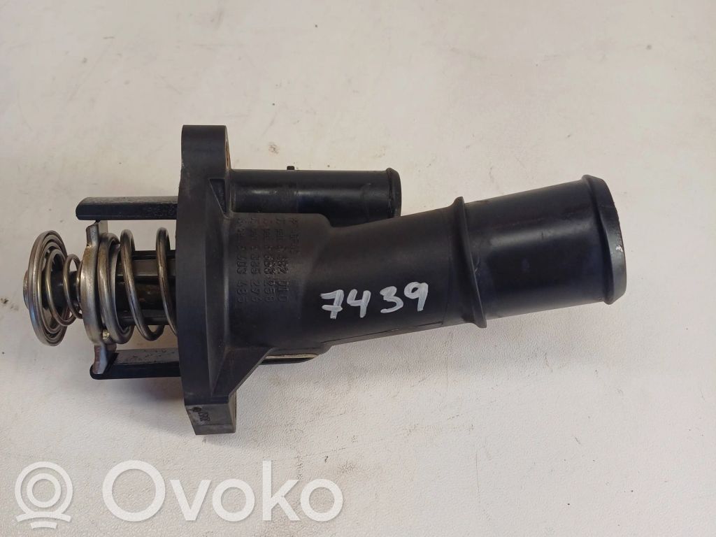 Ford Focus C-MAX Thermostat/thermostat housing 