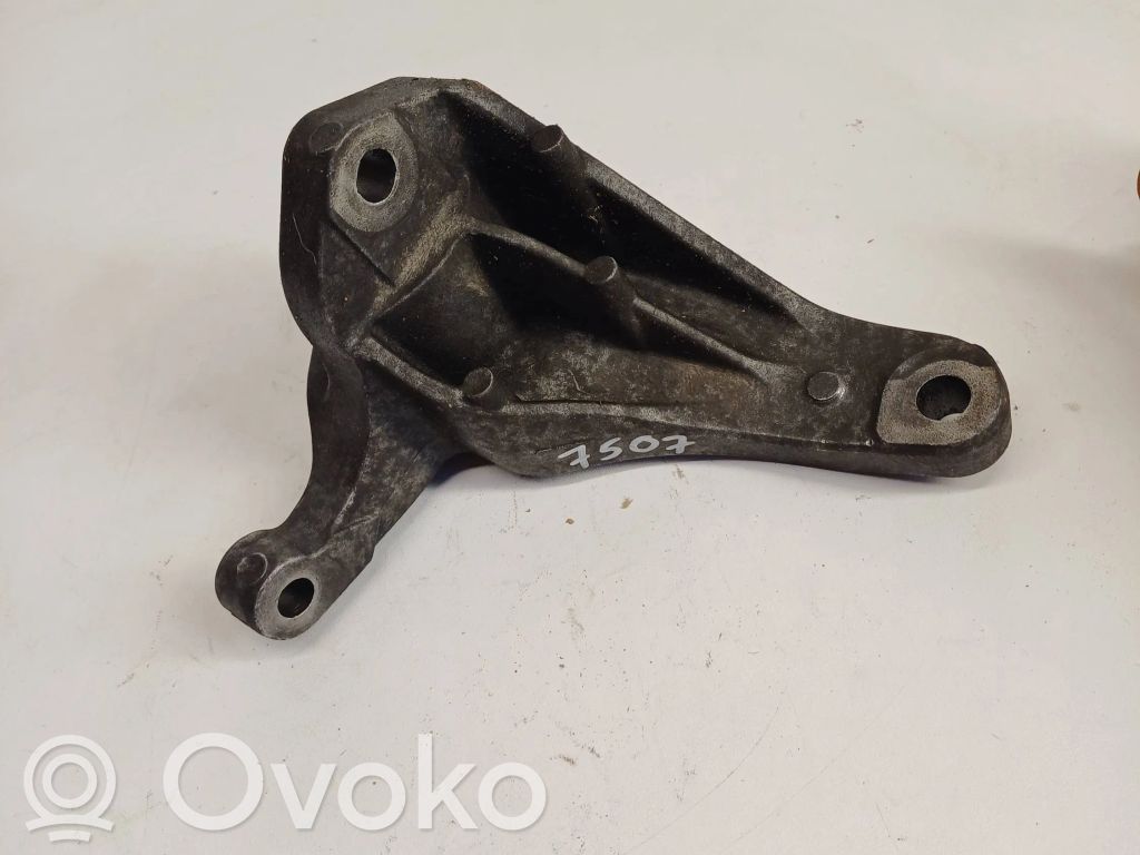 Ford Focus C-MAX Gearbox mounting bracket 