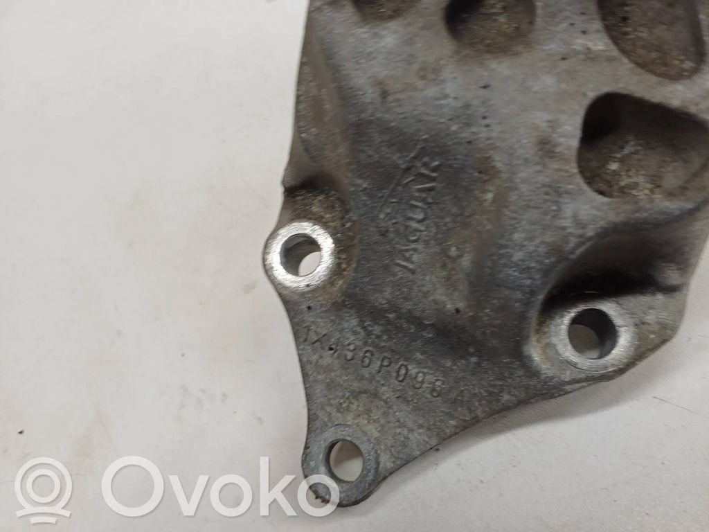 Jaguar X-Type Engine mounting bracket 