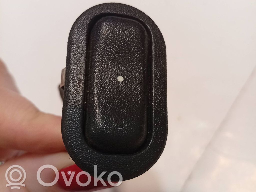Opel Zafira A Electric window control switch 