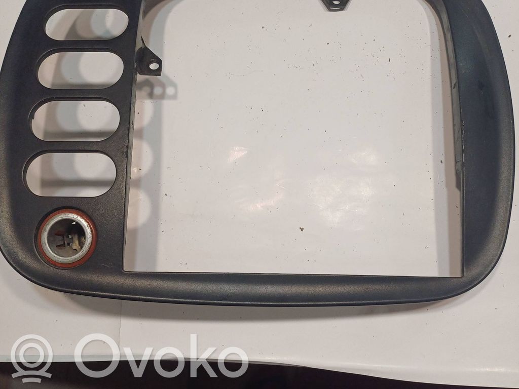 Volkswagen Sharan Moldura de la unidad delantera de radio/GPS 