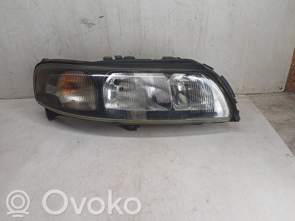 Volvo XC70 Priekinis žibintas 