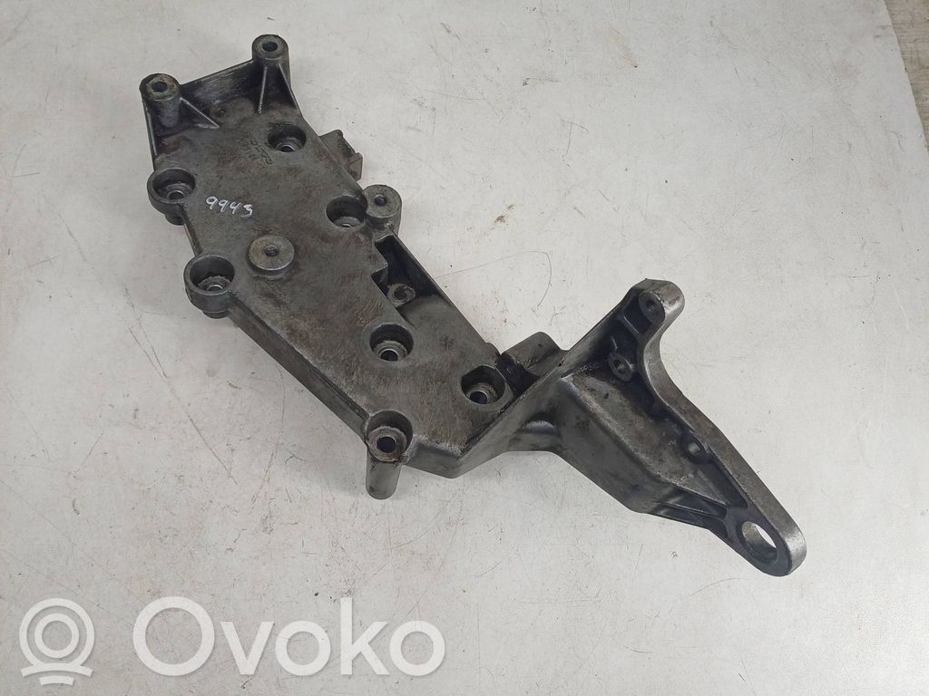 Volvo XC70 Generator/alternator bracket 