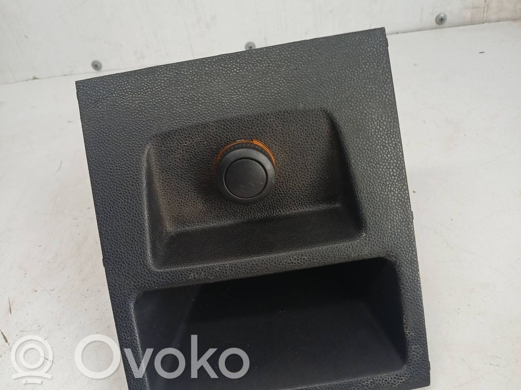 Opel Zafira B Enchufe de 12V (trasero) 
