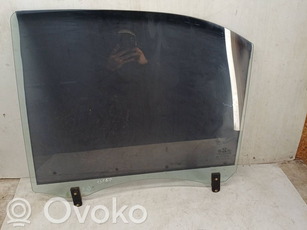 KIA Sorento Rear door window glass 