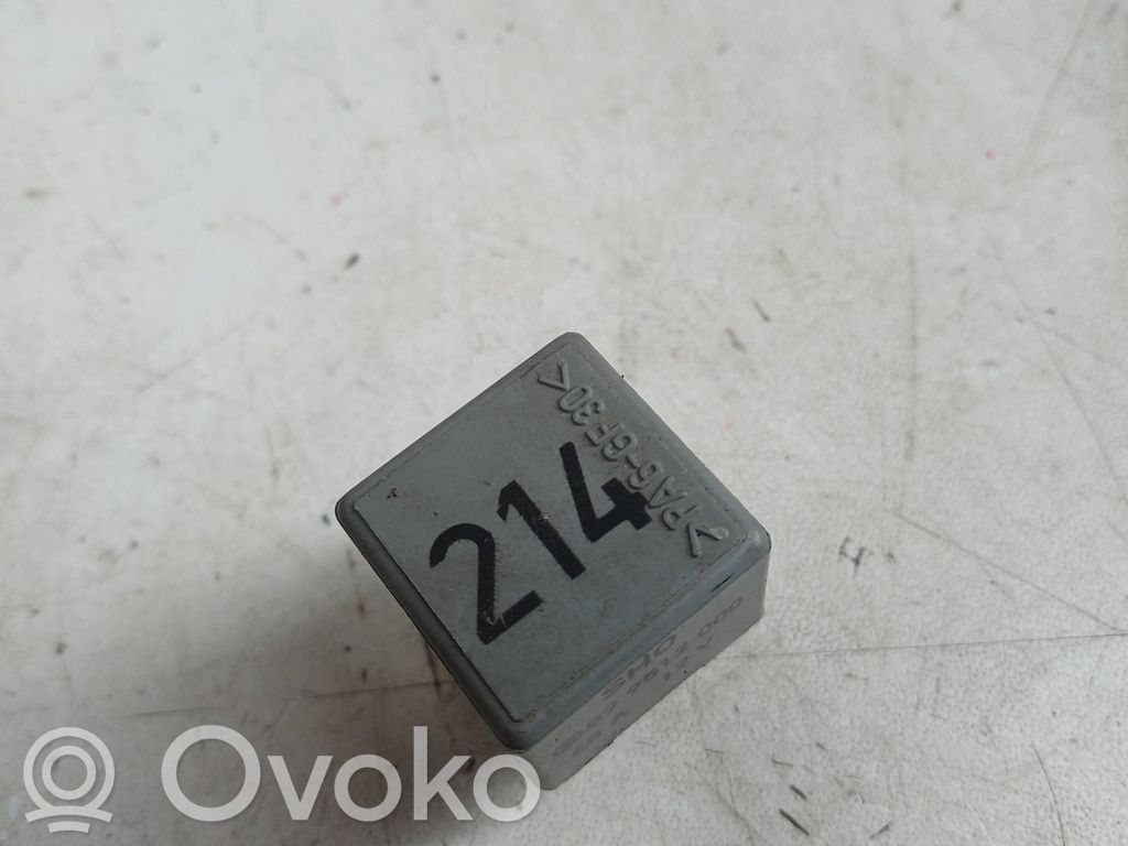 Audi A6 S6 C4 4A Inne przekaźniki 