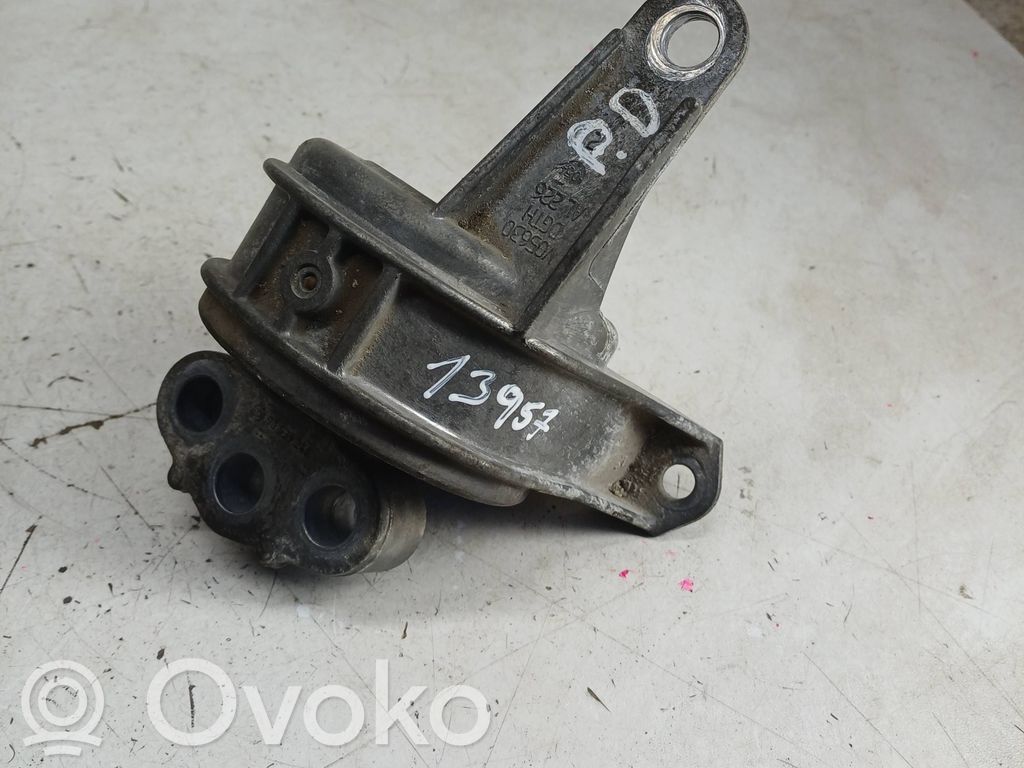 Opel Astra H Engine mount bracket 