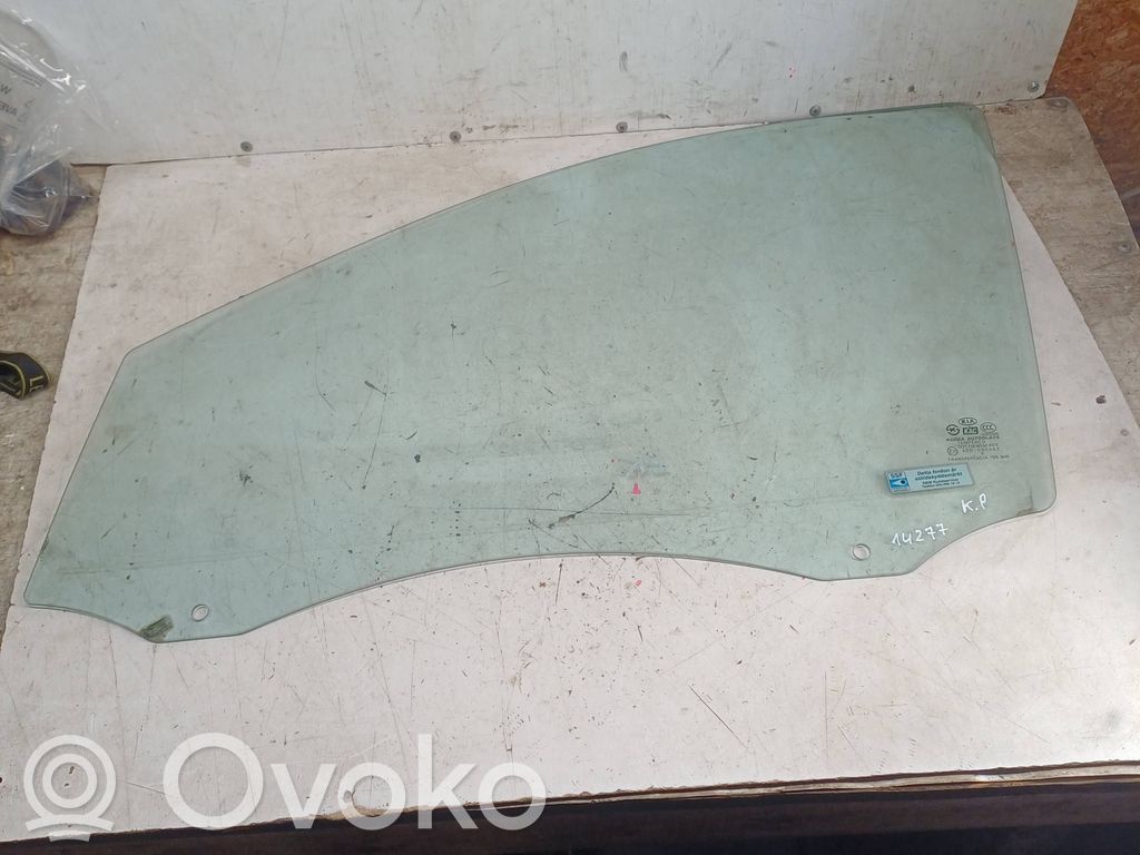 KIA Sorento Front door window glass four-door 