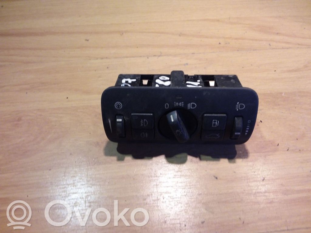 Light switch   30739403