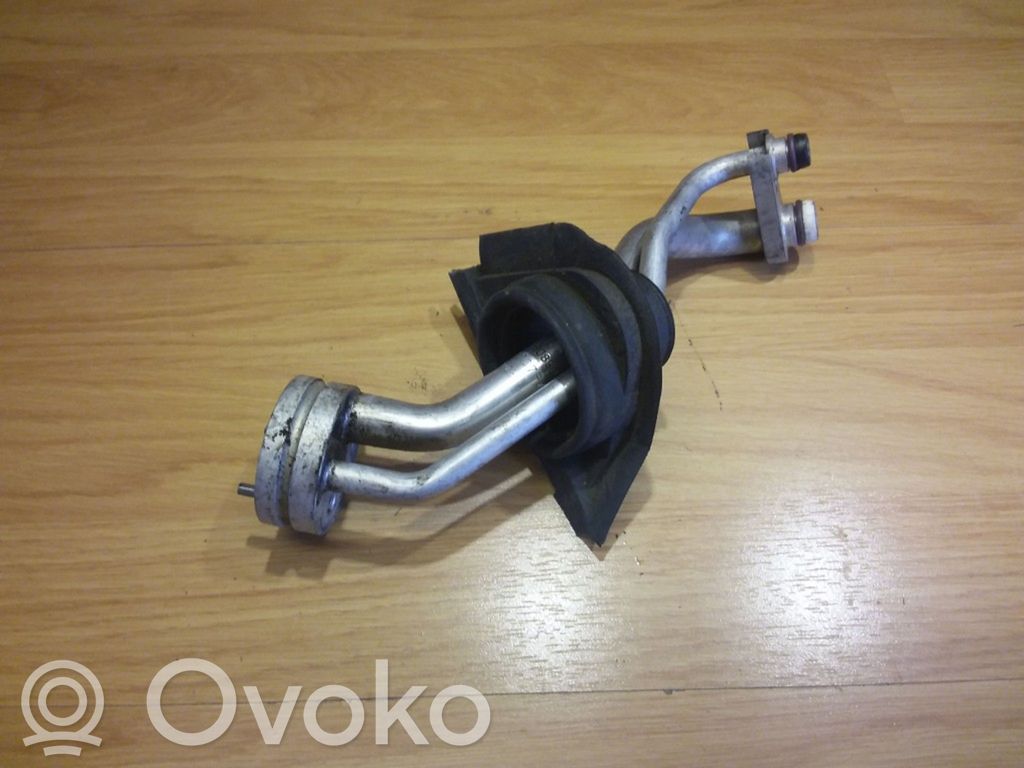 BMW 3 E46 Ilmastointilaitteen putki (A/C) 