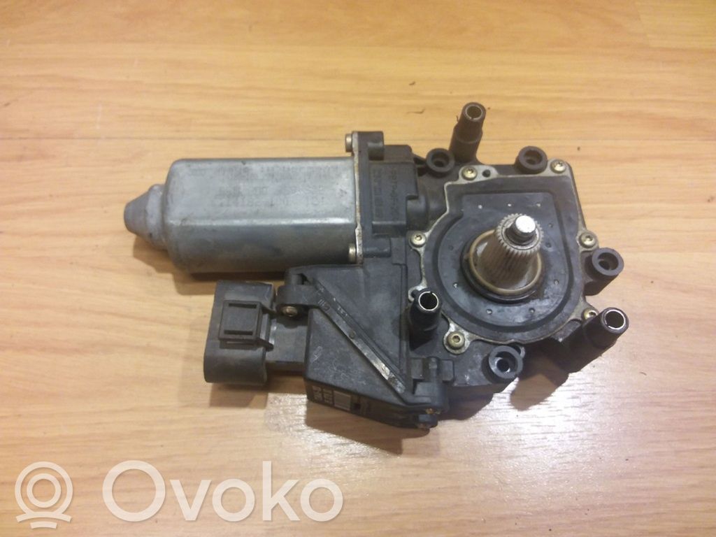 Audi A4 S4 B5 8D Motor del regulador de la ventanilla de la puerta delantera 