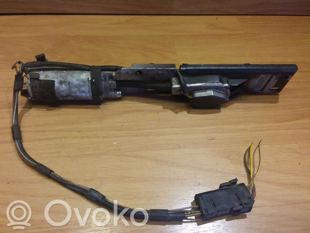 BMW 7 E38 Centrālās atslēgas motoriņš 