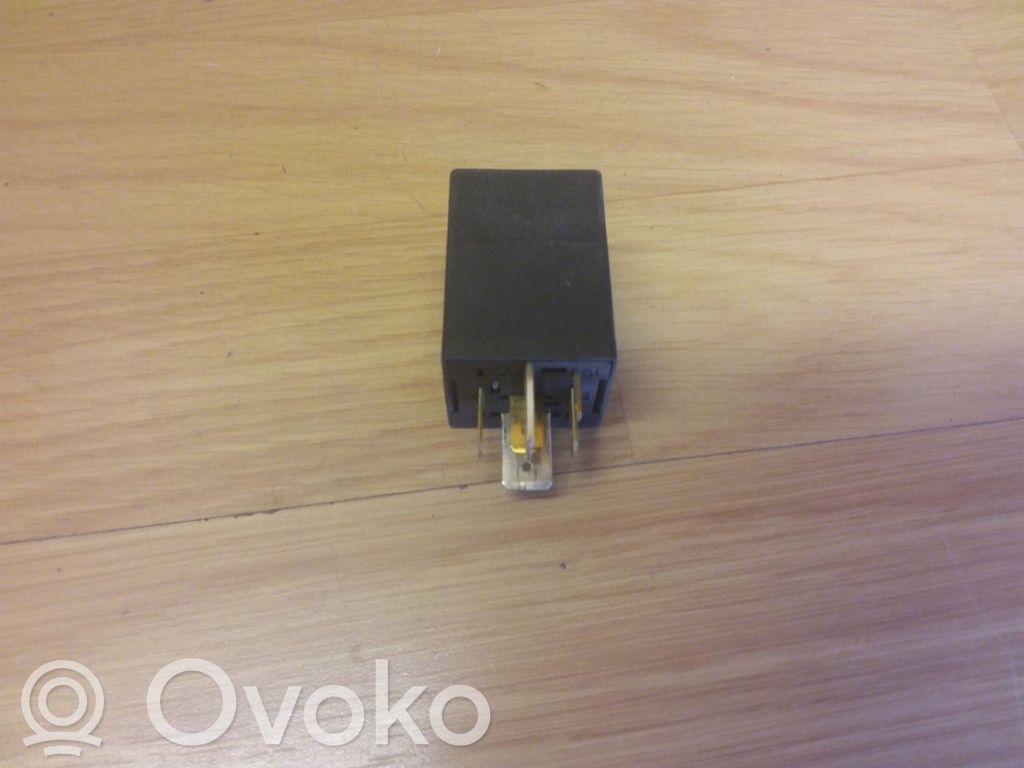 Opel Omega B1 Muu rele 