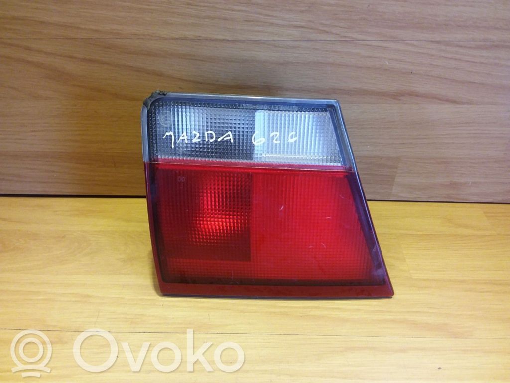 Mazda 626 Aizmugurējais lukturis pārsegā 