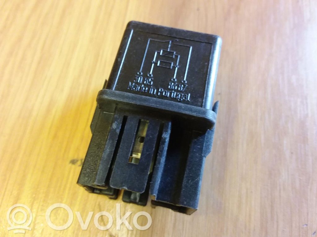 Mitsubishi Carisma Cita veida releji 