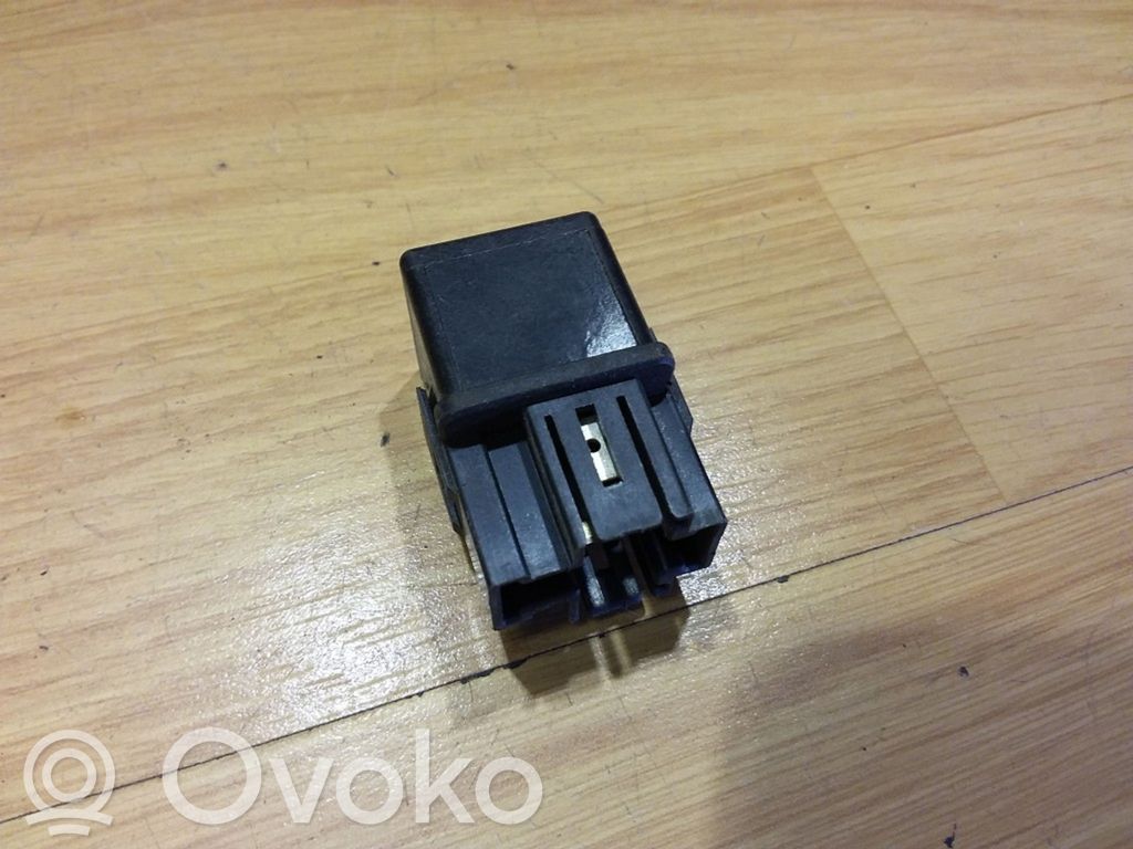 Mitsubishi Carisma Kita rėlė 