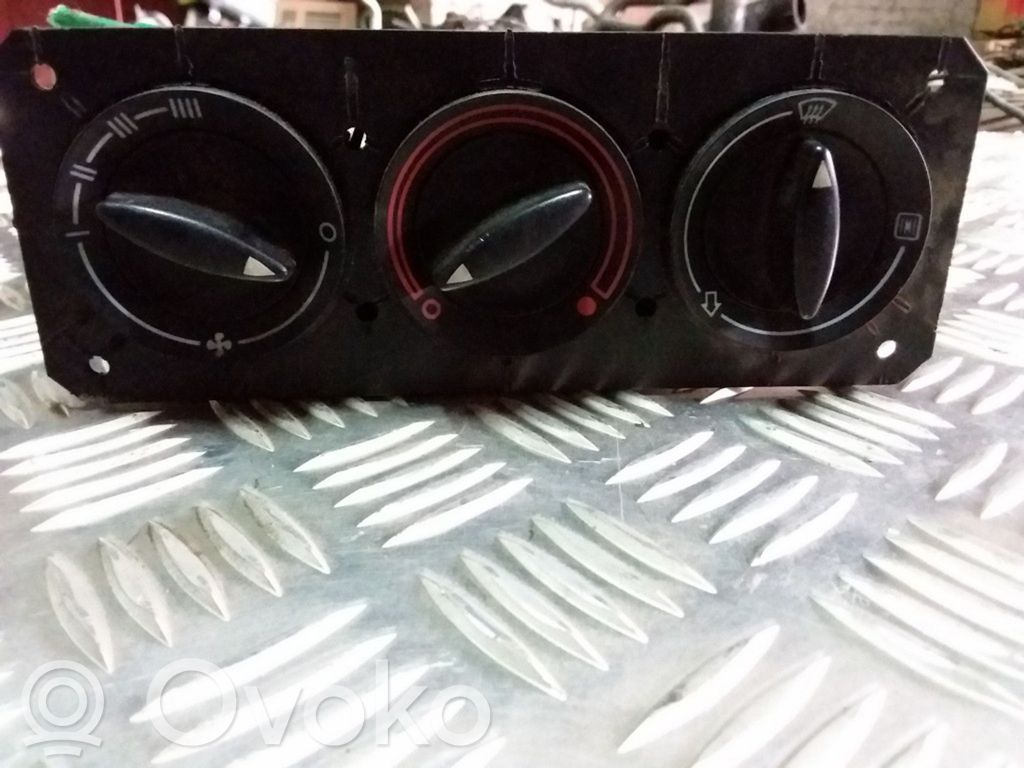Audi A4 S4 B5 8D Climate control unit 