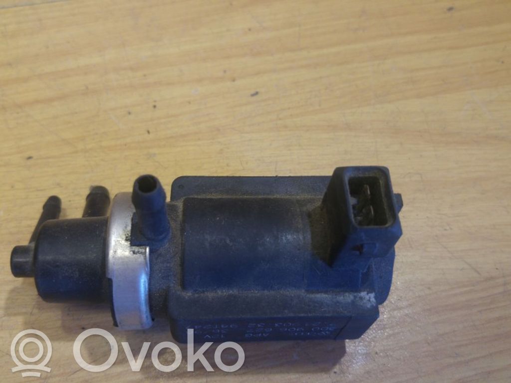 Volkswagen PASSAT B5 Zawór podciśnienia / Elektrozawór turbiny 
