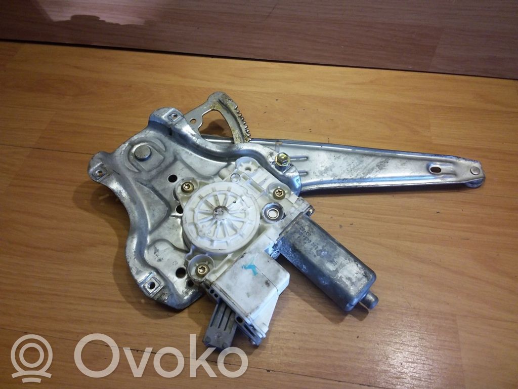 Toyota Avensis T250 Elektryczny podnośnik szyby drzwi tylnych 