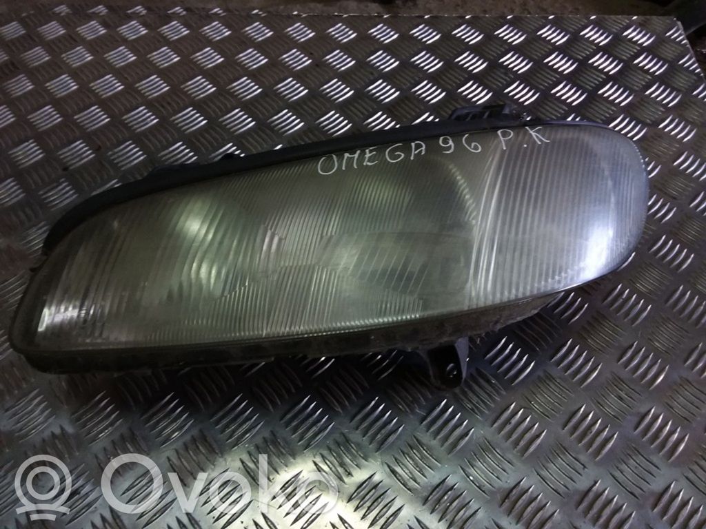 Opel Omega B1 Lampa przednia 