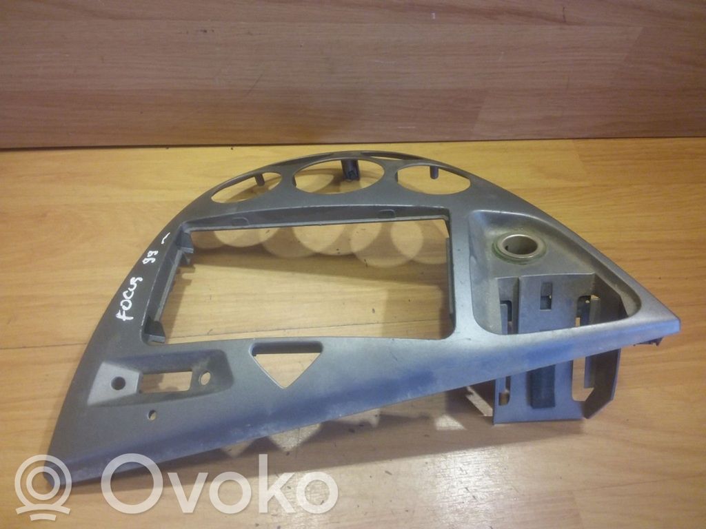 Ford Focus Radio/GPS head unit trim 