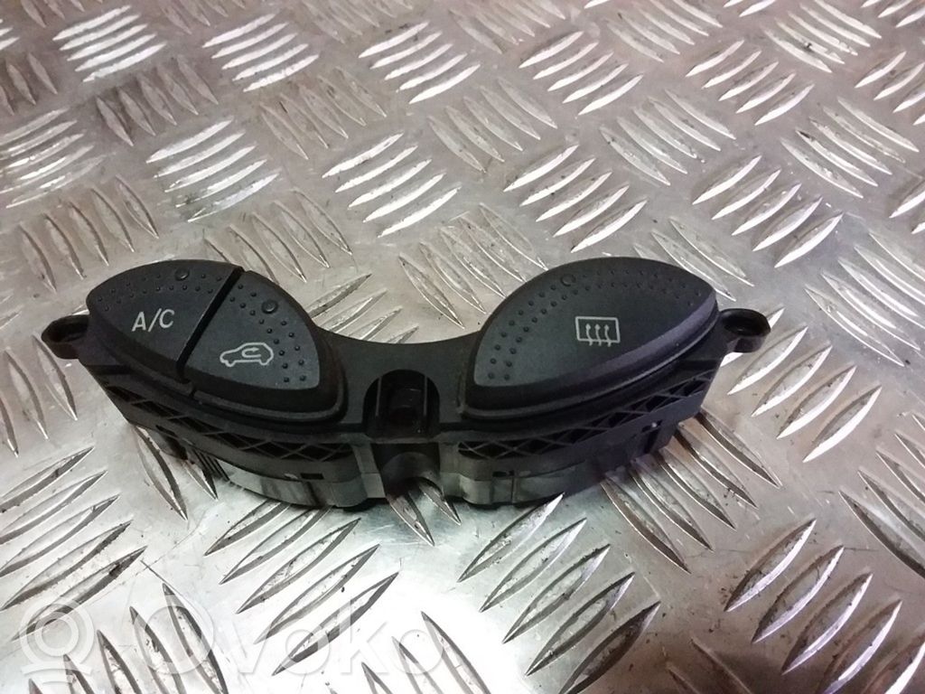 Ford Focus Windscreen/window heater switch 